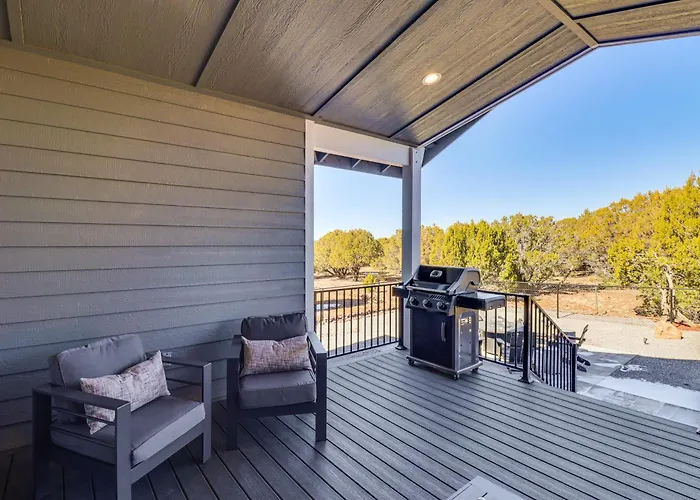 Holiday home Show W/ Deck: Near & Trails! Show Low